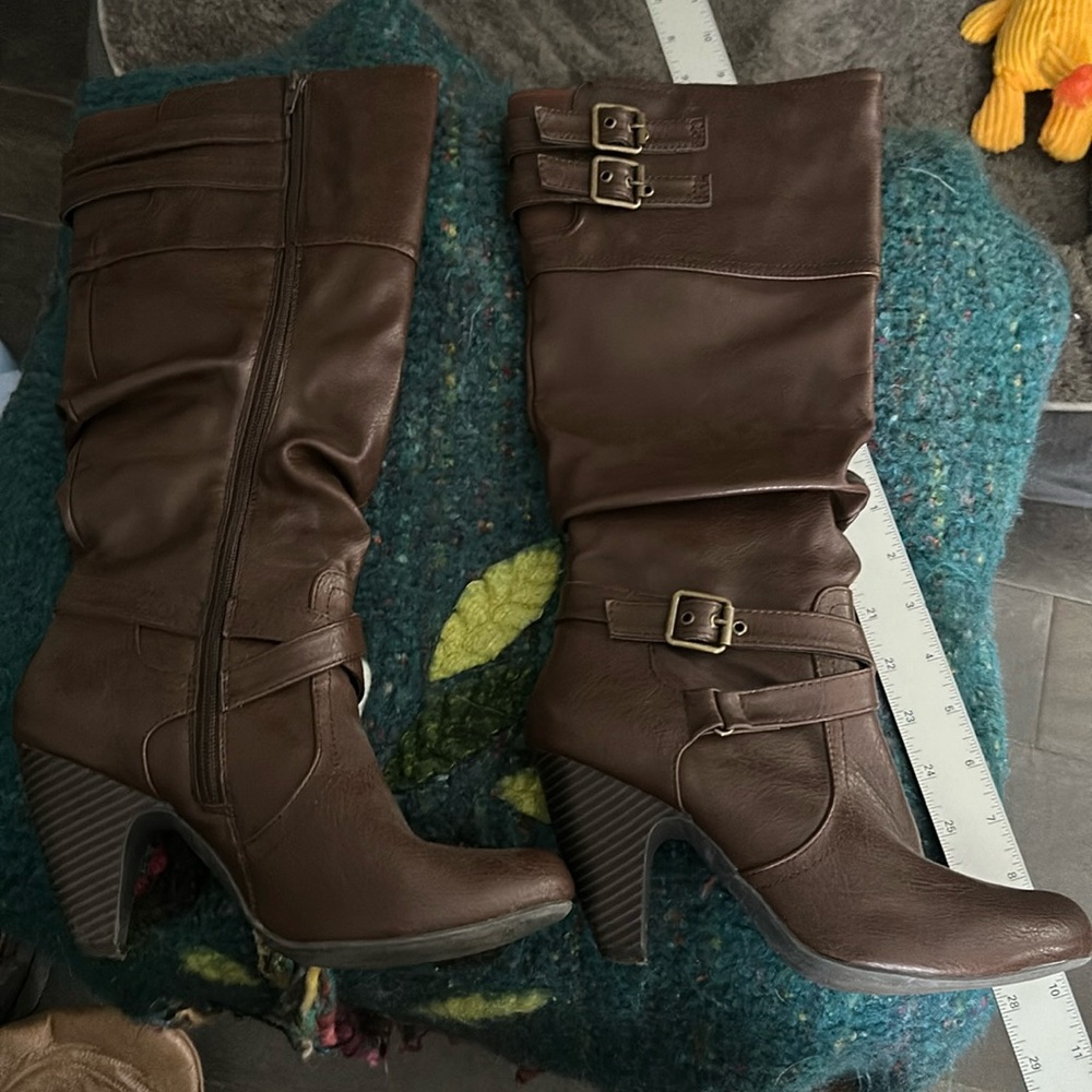stack-style 3.5in kitten heel brown boots. Good condition.